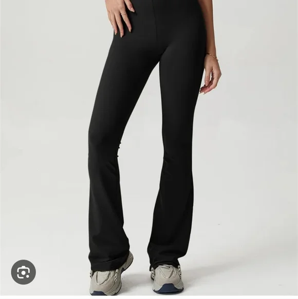 NWT - Women's Shoop Neck Spaghetti Strap Black Jumpsuit - Medium - Picture 3 of 3